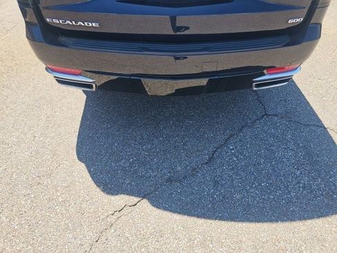 Used 2024 Cadillac Escalade ESV Premium Luxury Platinum image 3