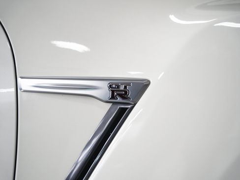 Used 2024 Nissan GT-R NISMO w/ Floor Mat Package AWD/4WD image 9