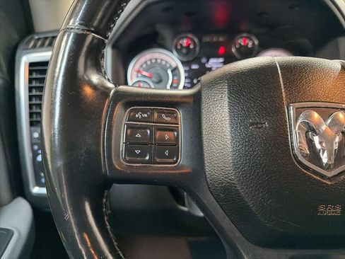 Used 2019 RAM 1500 Classic SLT w/ Luxury Group image 17