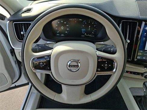 Used 2019 Volvo XC60 T5 Inscription image 19