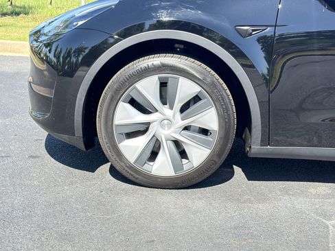 Used 2023 Tesla Model Y Long Range AWD/4WD image 32