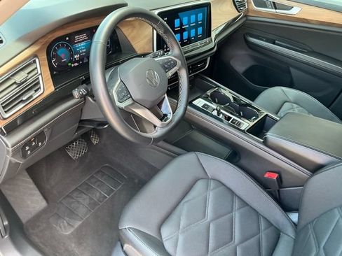 Used 2025 Volkswagen Atlas SE FWD image 12