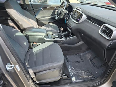 Used 2016 Kia Sorento LX w/ LX Convenience Package image 11