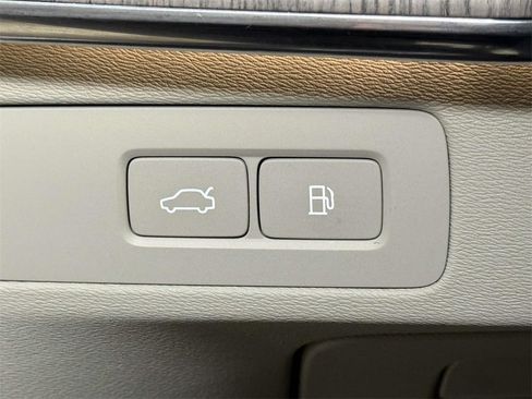 Used 2023 Volvo XC90 T8 Plus image 27