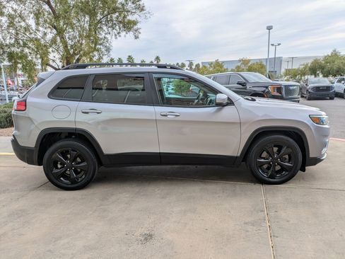 Used 2019 Jeep Cherokee Latitude Plus image 6