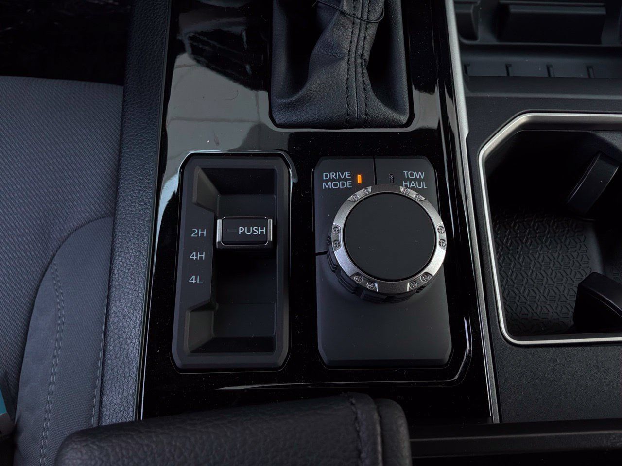 Used 2025 Toyota Tundra SR5 AWD/4WD image 25