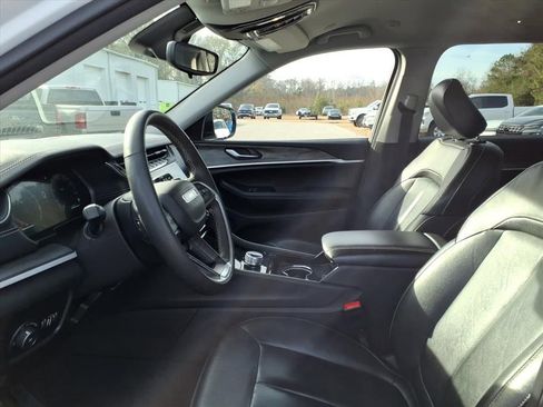 Used 2023 Jeep Grand Cherokee L Limited w/ Black Appearance Package image 8