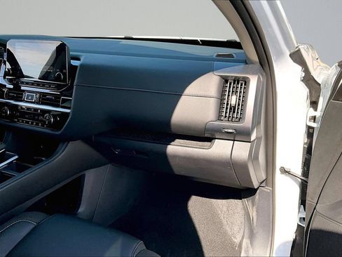 Used 2025 Nissan Pathfinder SL FWD image 14