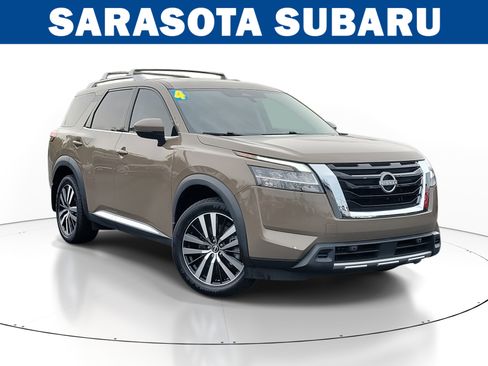 Used 2024 Nissan Pathfinder Platinum image 1
