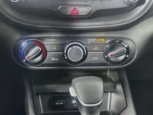 Used 2025 Kia Soul LX w/ LX Technology Package FWD image 23