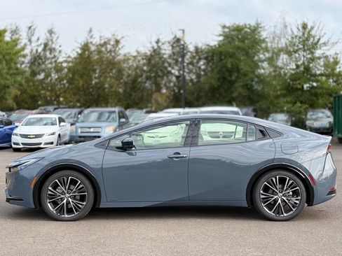 Used 2026 Toyota Prius XLE AWD/4WD image 2