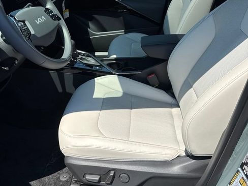 New 2026 Kia Niro EX w/ EX Premium Package FWD image 9