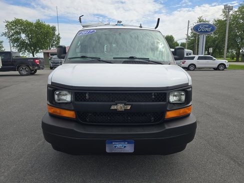 Used 2017 Chevrolet Express 2500 RWD image 3