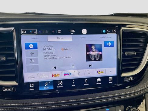 Used 2026 Chrysler Pacifica Limited FWD image 15