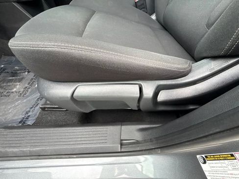 Used 2023 Nissan Rogue S AWD/4WD image 5