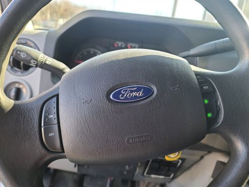 Used 2016 Ford E-450 and Econoline 450 Super Duty image 30