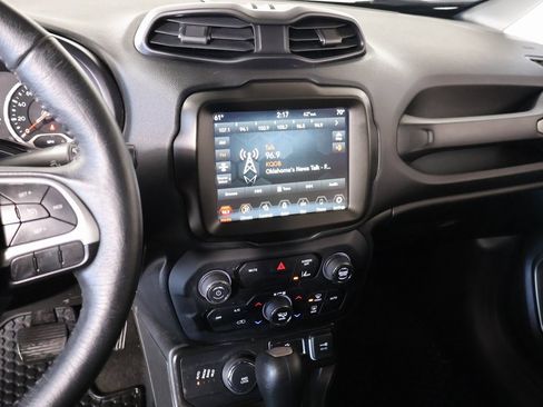 Used 2023 Jeep Renegade Latitude w/ Premium Group image 5