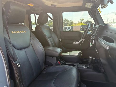 Used 2015 Jeep Wrangler Unlimited Sahara w/ Connectivity Group AWD/4WD image 22