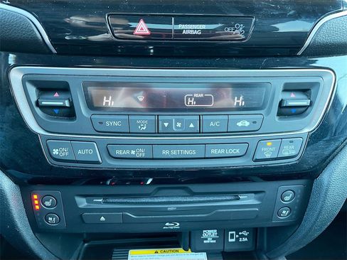 Used 2022 Honda Pilot Elite image 16