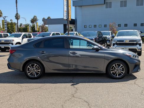 Used 2022 Kia Forte LXS image 4