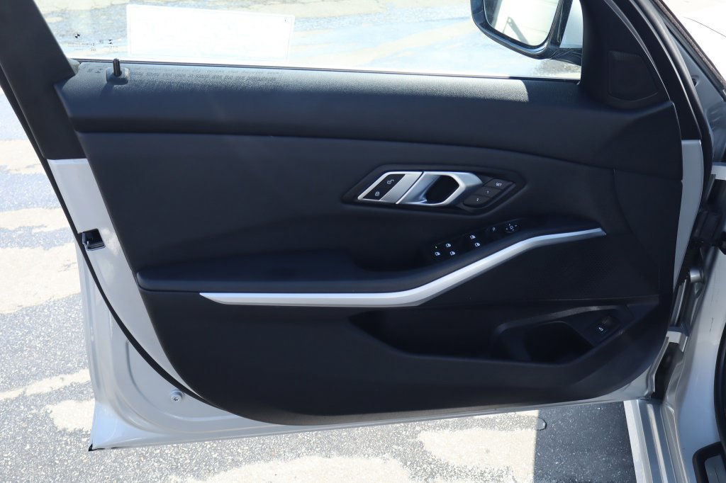 Used 2020 BMW 330i Sedan w/ Driving Assistance Package RWD image 20