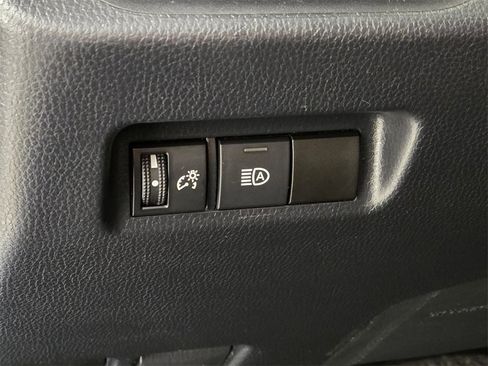 Used 2020 Toyota RAV4 LE image 23