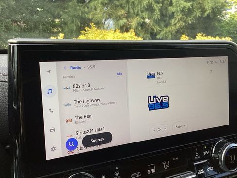 Used 2023 Toyota Highlander Limited image 15