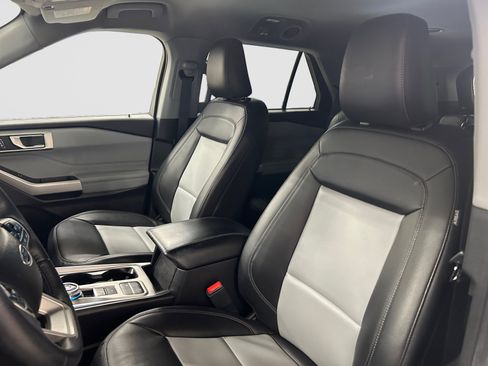 Certified 2023 Ford Explorer XLT w/ Equipment Group 202A RWD image 12