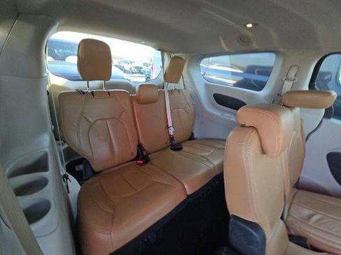 Used 2017 Chrysler Pacifica Touring w/ Tire & Wheel Group image 16