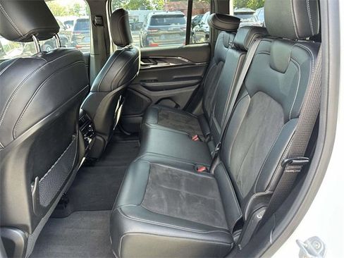 Certified 2023 Jeep Grand Cherokee Altitude image 18