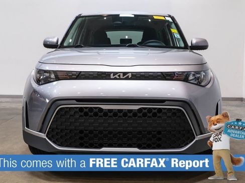 Used 2025 Kia Soul LX FWD image 2