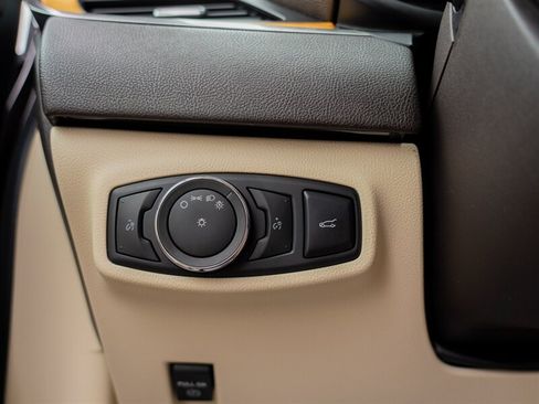 Used 2016 Lincoln MKC Select w/ Select Plus Package AWD/4WD image 38