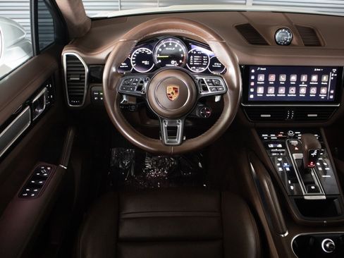 Used 2022 Porsche Cayenne Turbo S AWD/4WD image 15