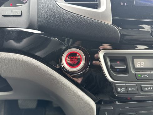 Used 2017 Honda Pilot Touring image 26