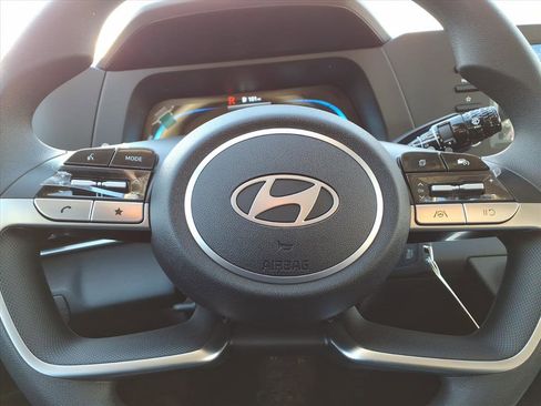 New 2025 Hyundai Elantra SE image 13