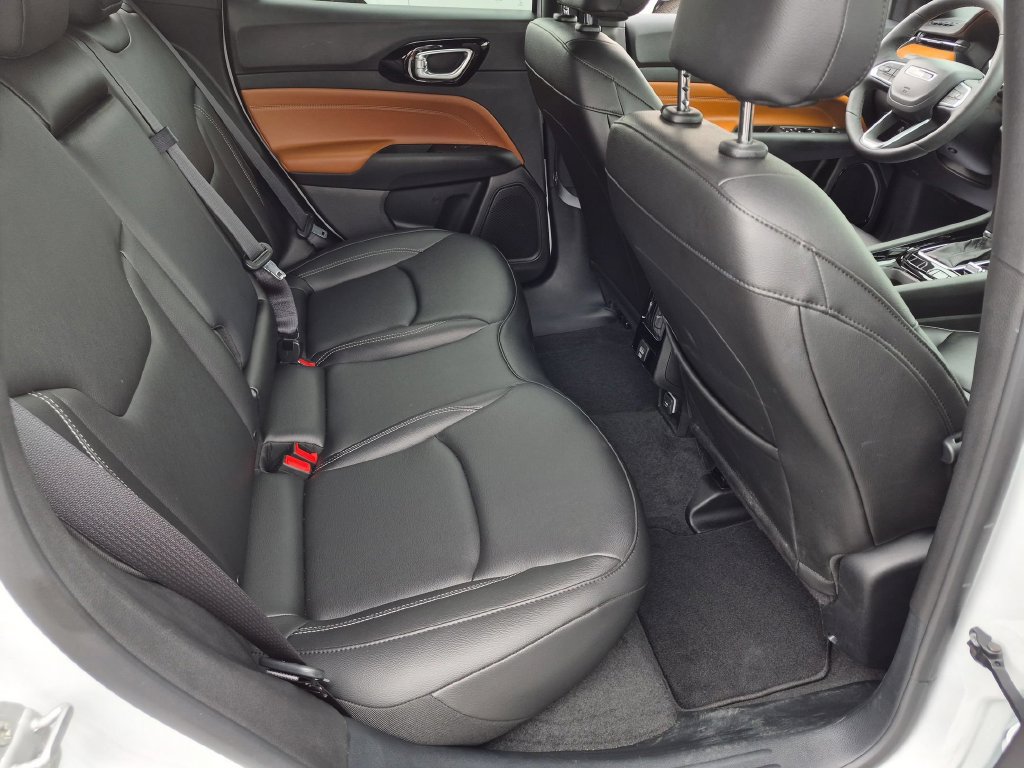 Certified 2025 Jeep Compass Limited AWD/4WD image 30