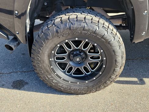 Used 2018 Toyota Tundra SR5 w/ SR5 Upgrade Package image 37