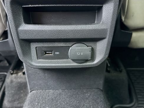 Used 2018 Volkswagen Tiguan SE w/ Panoramic Sunroof Package AWD/4WD image 17