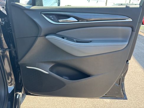 Used 2021 Buick Enclave Essence image 27