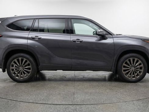 Used 2025 Toyota Highlander XSE AWD/4WD image 11