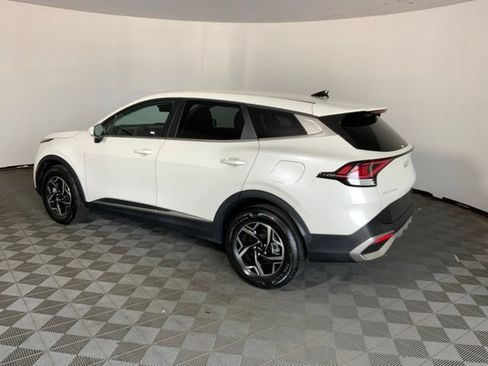 Used 2023 Kia Sportage LX AWD/4WD image 10