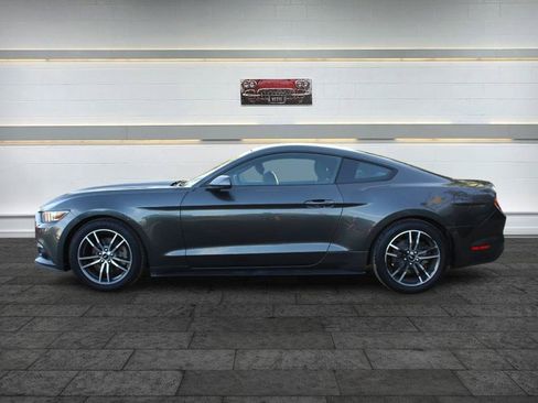 Used 2017 Ford Mustang Coupe RWD image 4
