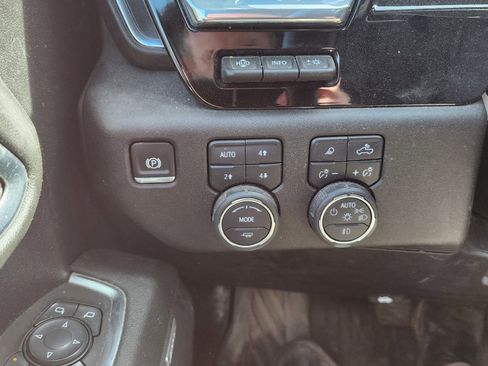 Used 2025 Chevrolet Silverado 2500 LTZ w/ LTZ Premium Package image 10