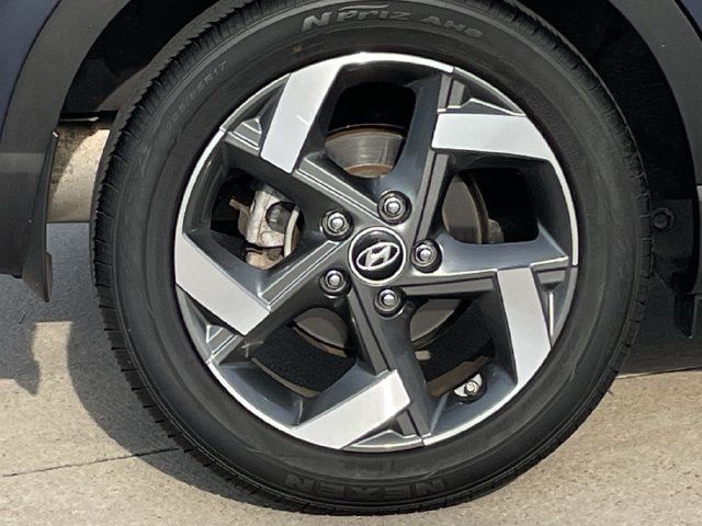 Used 2023 Hyundai Venue Limited w/ Cargo Package FWD image 8
