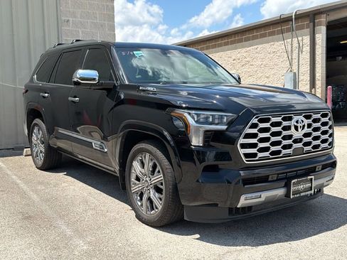 Used 2025 Toyota Sequoia Capstone AWD/4WD image 3