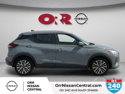 Used 2023 Nissan Kicks SV image 4