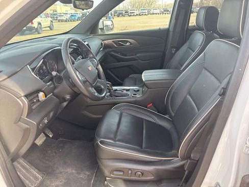 Used 2022 Chevrolet Traverse Premier image 12