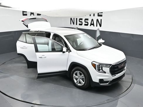 Used 2024 GMC Terrain SLE image 44