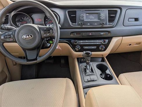 Used 2017 Kia Sedona LX image 16