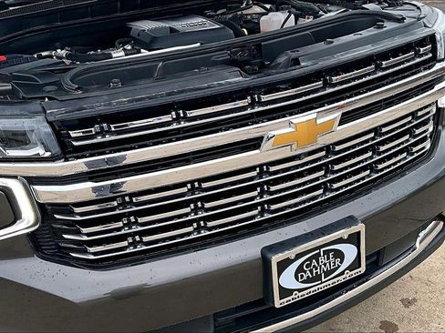 Used 2021 Chevrolet Suburban Premier AWD/4WD image 31